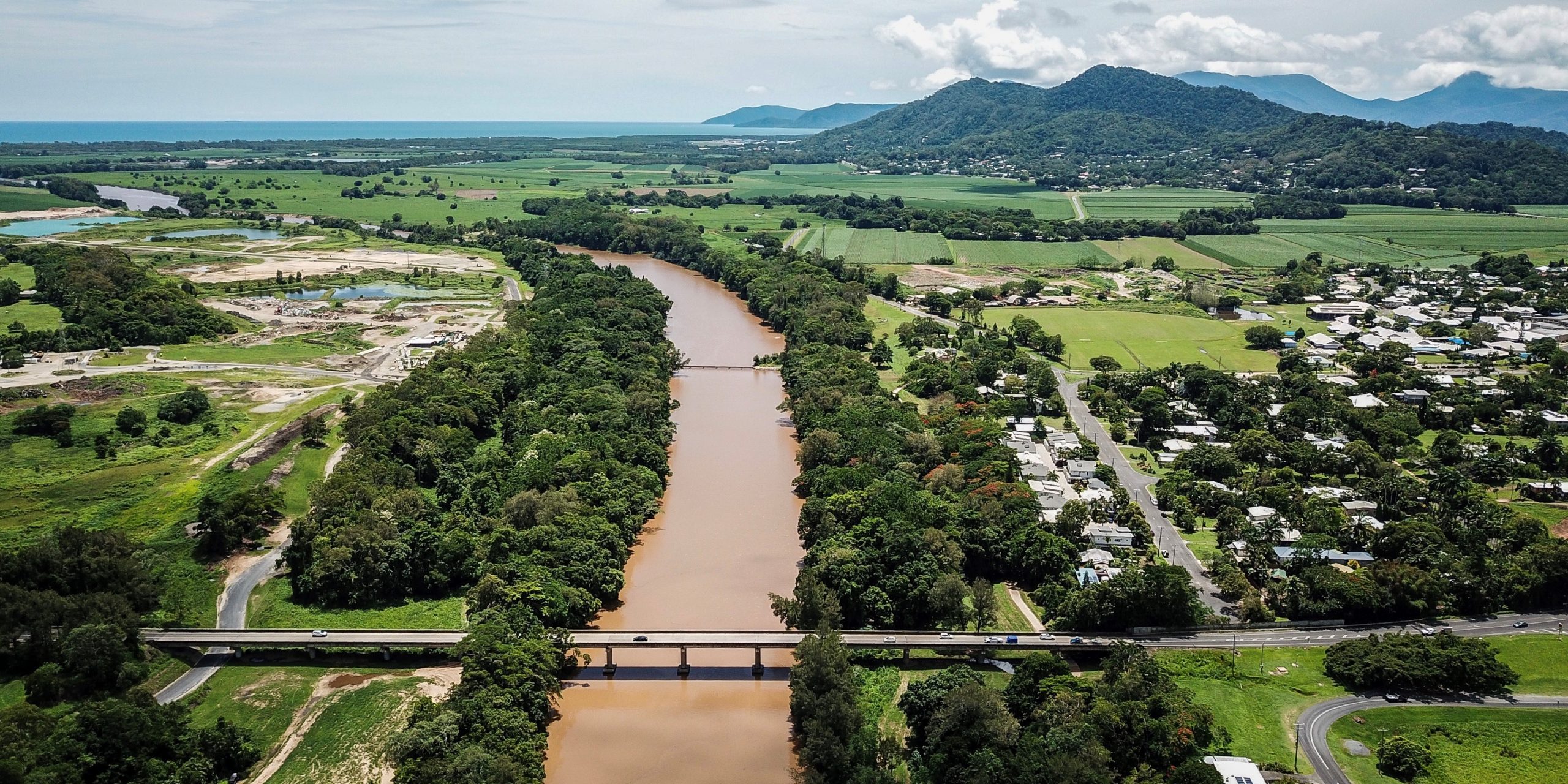 construction-on-the-300m-cairns-western-arterial-road-duplication-to